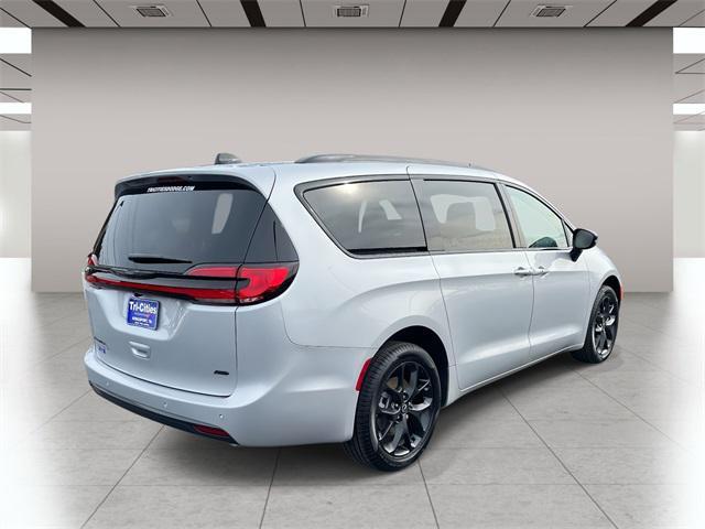 new 2026 Chrysler Pacifica car, priced at $48,689