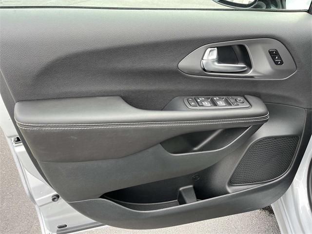 new 2026 Chrysler Pacifica car, priced at $48,689