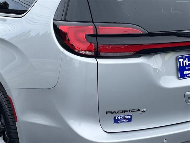 new 2026 Chrysler Pacifica car, priced at $48,689