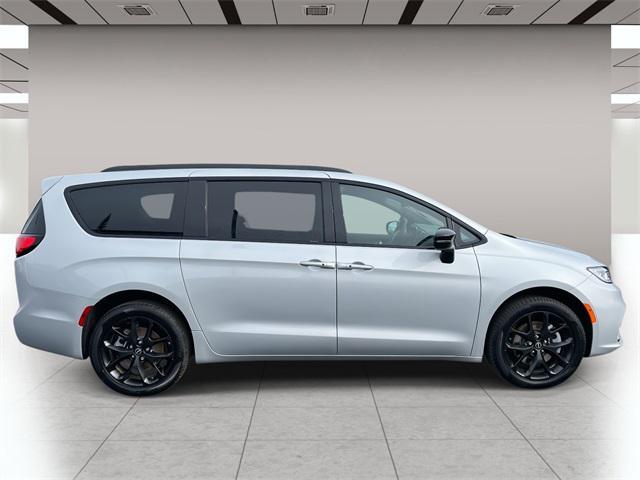 new 2026 Chrysler Pacifica car, priced at $48,689