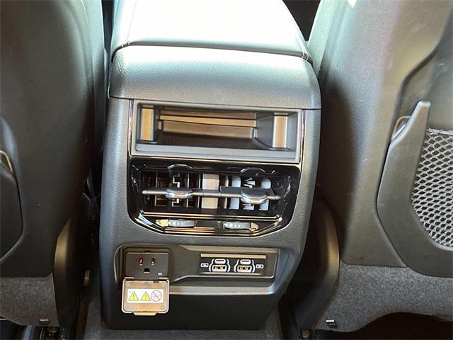 new 2025 Jeep Grand Cherokee car, priced at $40,275