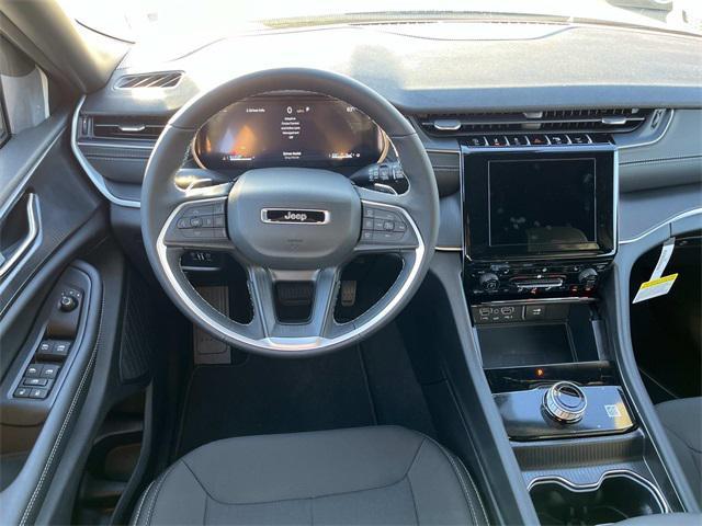 new 2025 Jeep Grand Cherokee car, priced at $40,275