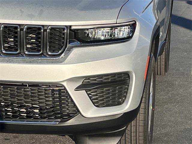 new 2025 Jeep Grand Cherokee car, priced at $40,275