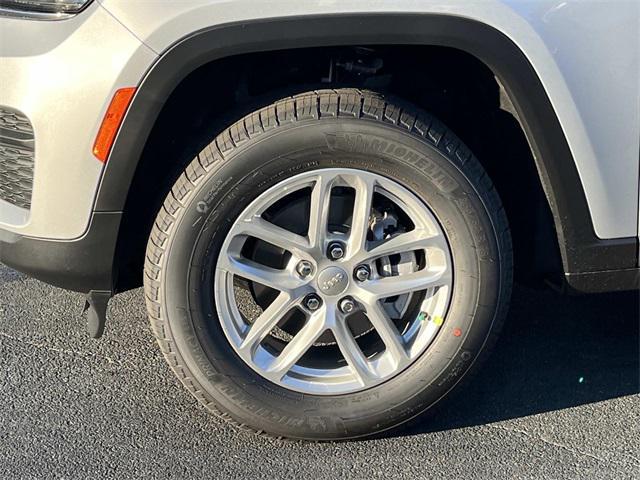 new 2025 Jeep Grand Cherokee car, priced at $40,275