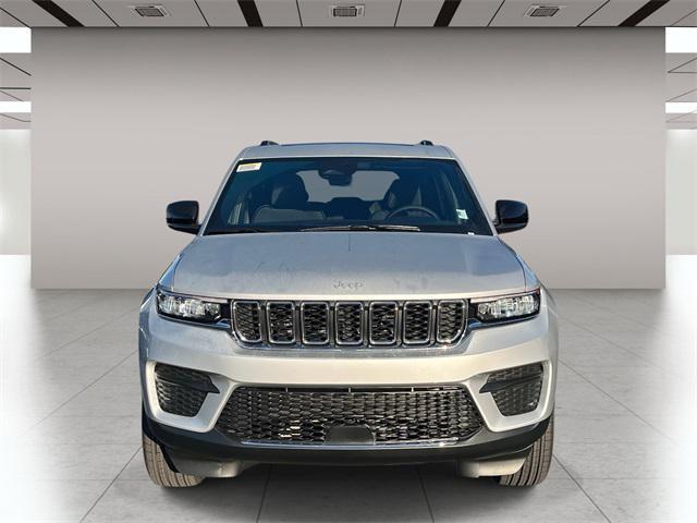 new 2025 Jeep Grand Cherokee car, priced at $40,275