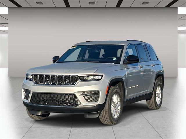 new 2025 Jeep Grand Cherokee car, priced at $40,275