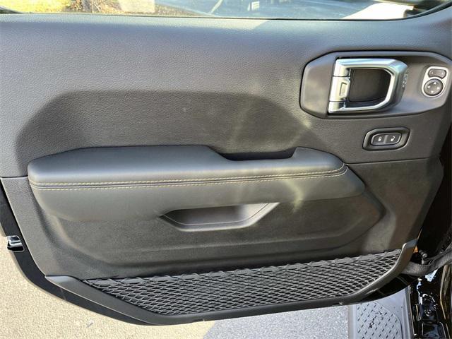 new 2025 Jeep Gladiator car, priced at $51,712