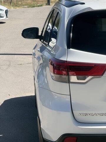 used 2017 Toyota Highlander car, priced at $13,351