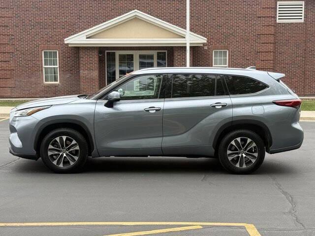 used 2020 Toyota Highlander car, priced at $19,251