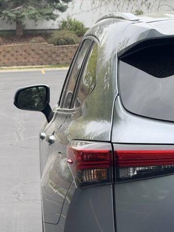 used 2020 Toyota Highlander car, priced at $19,251