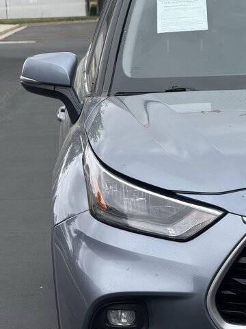 used 2020 Toyota Highlander car, priced at $19,251