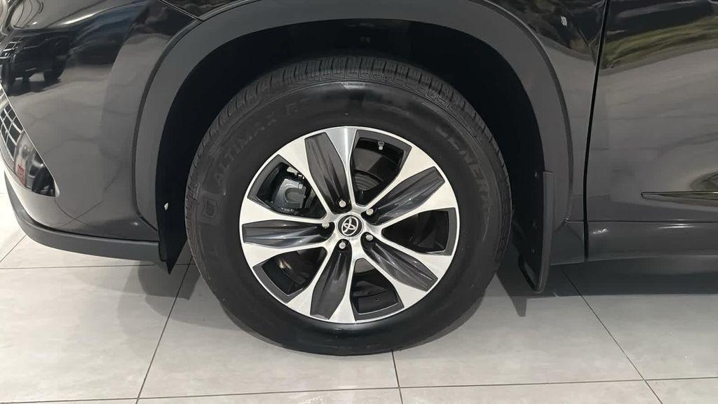 used 2021 Toyota Highlander car, priced at $28,380