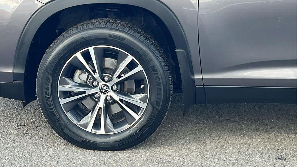 used 2019 Toyota Highlander car, priced at $23,980