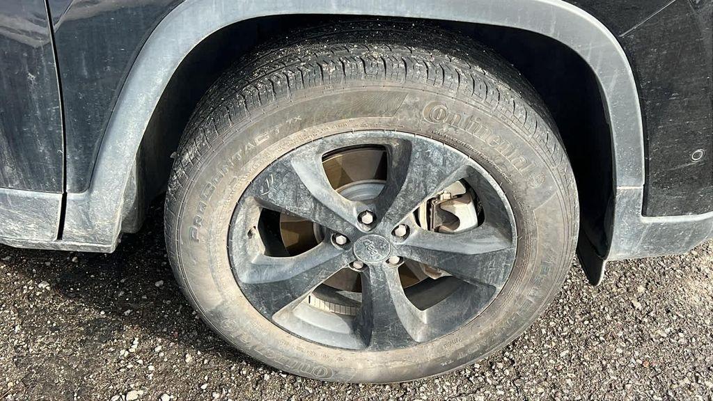 used 2023 Jeep Cherokee car