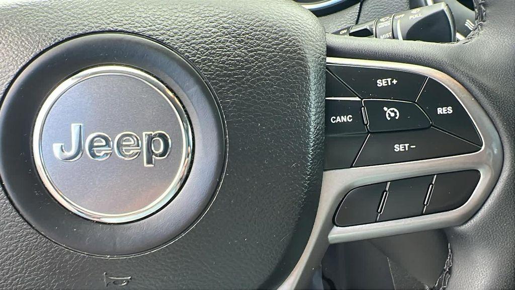 used 2022 Jeep Cherokee car, priced at $25,980