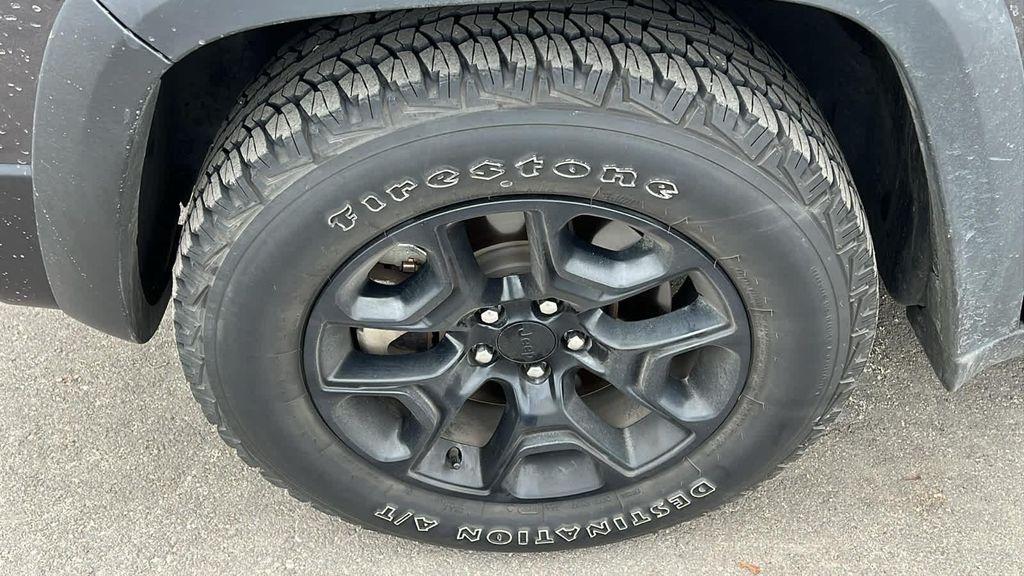 used 2022 Jeep Cherokee car