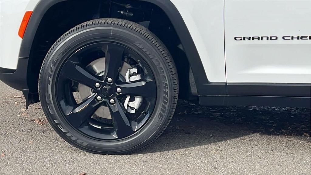 new 2025 Jeep Grand Cherokee L car, priced at $46,900