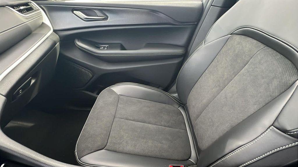 new 2025 Jeep Grand Cherokee L car, priced at $46,900