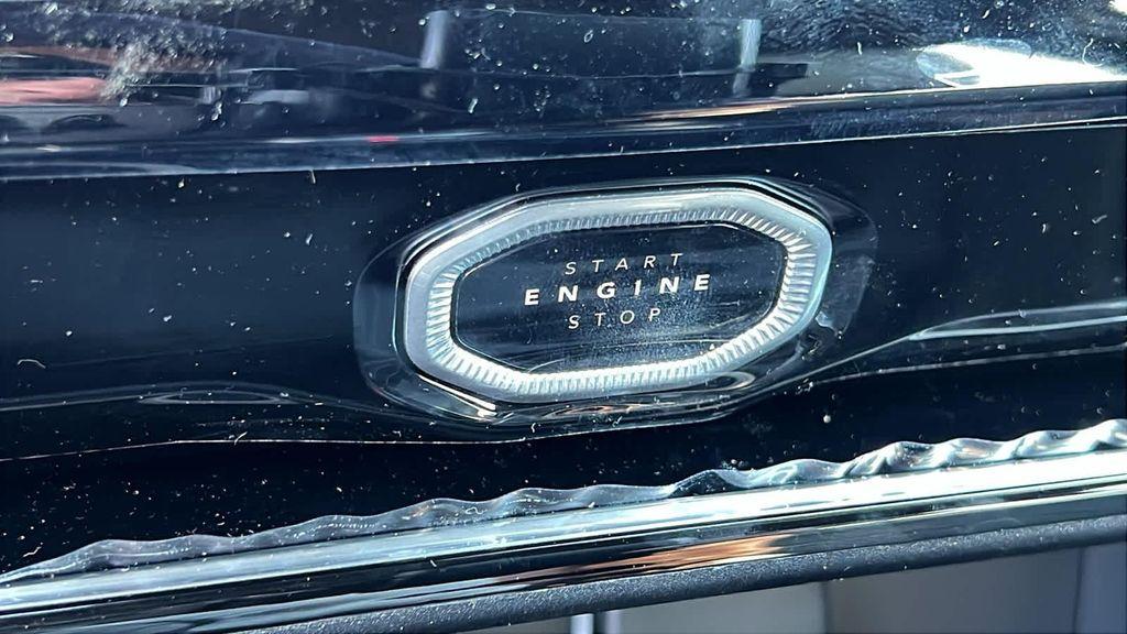 new 2026 Jeep Grand Cherokee car, priced at $43,099
