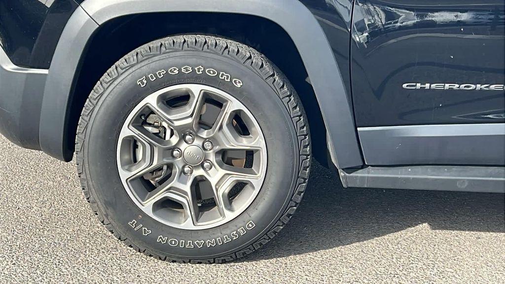 used 2022 Jeep Cherokee car, priced at $26,480