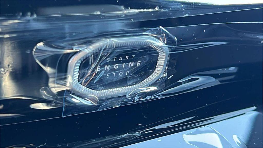 new 2026 Jeep Grand Cherokee car, priced at $43,980