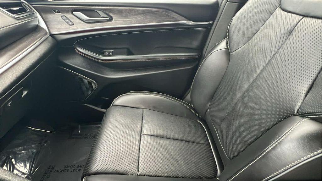 used 2025 Jeep Grand Cherokee L car, priced at $55,780