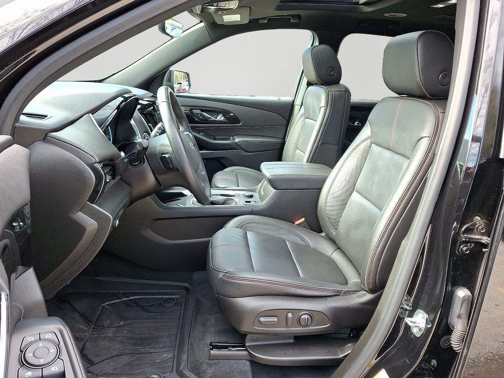 used 2022 Chevrolet Traverse car, priced at $27,500