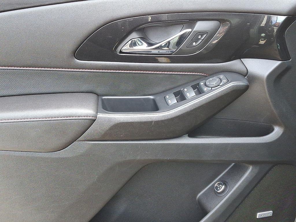 used 2022 Chevrolet Traverse car, priced at $27,500