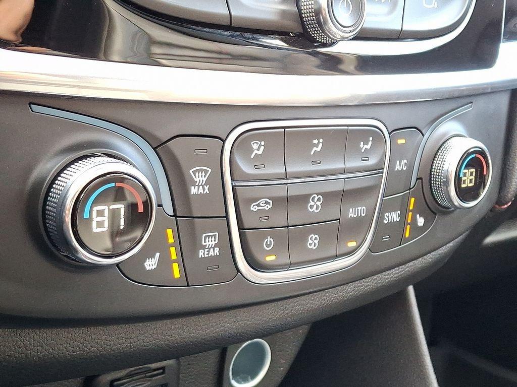 used 2022 Chevrolet Traverse car, priced at $27,500