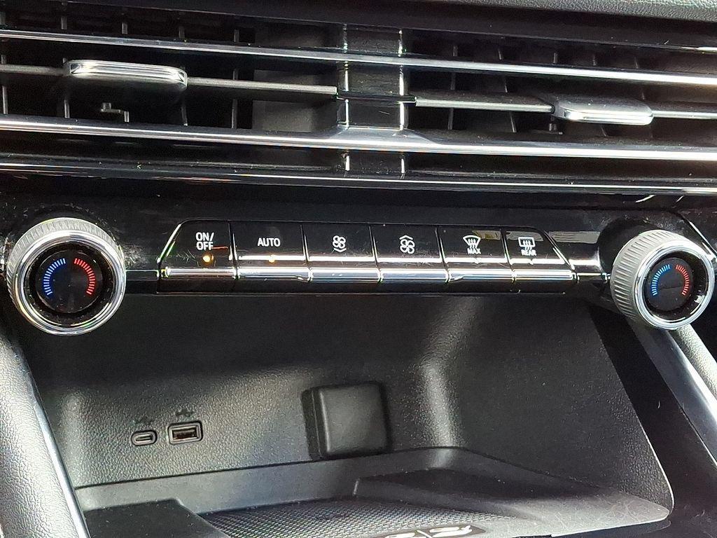 used 2025 Chevrolet Traverse car, priced at $42,700