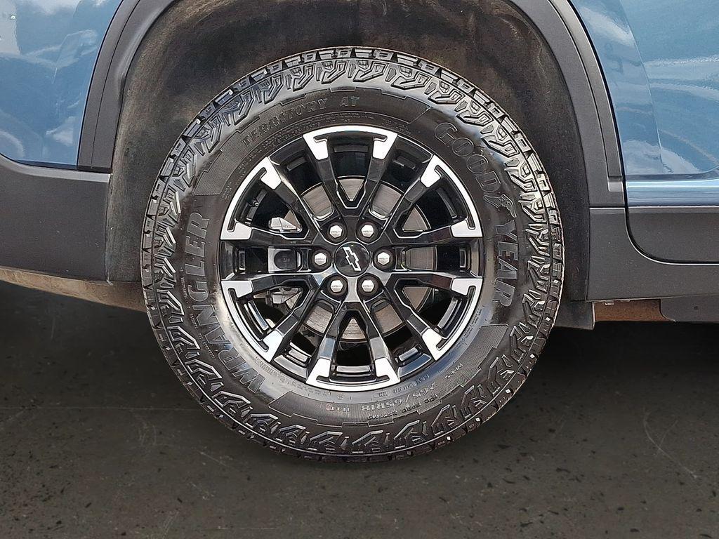 used 2025 Chevrolet Traverse car, priced at $42,700