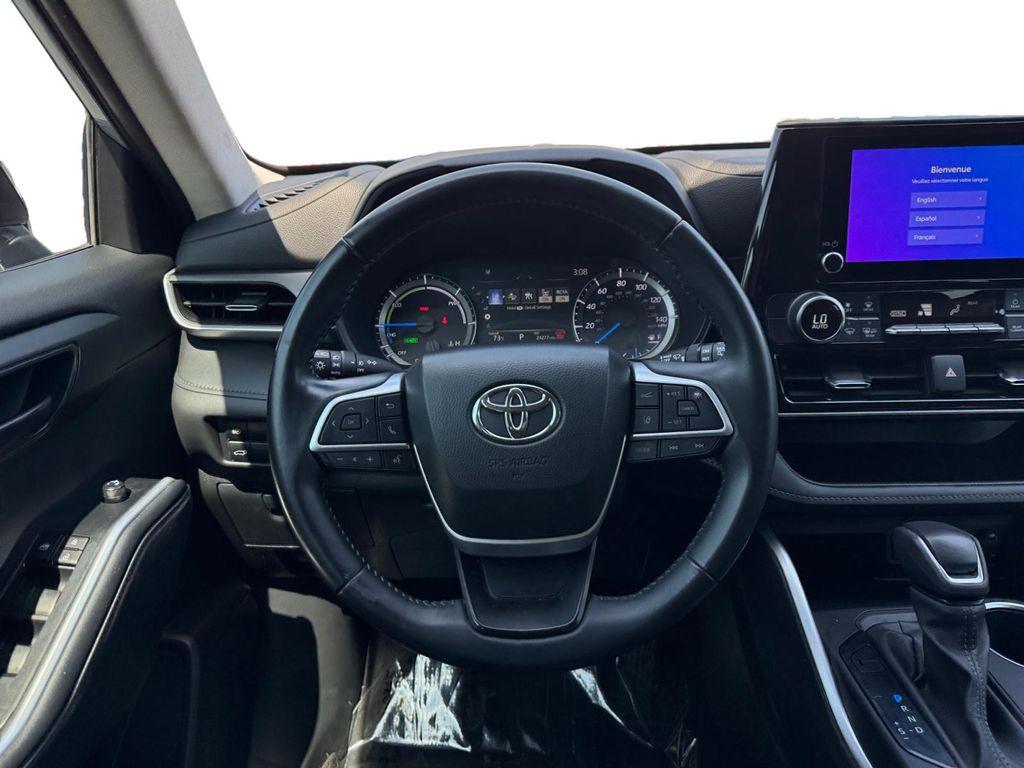 used 2024 Toyota Highlander Hybrid car, priced at $41,399