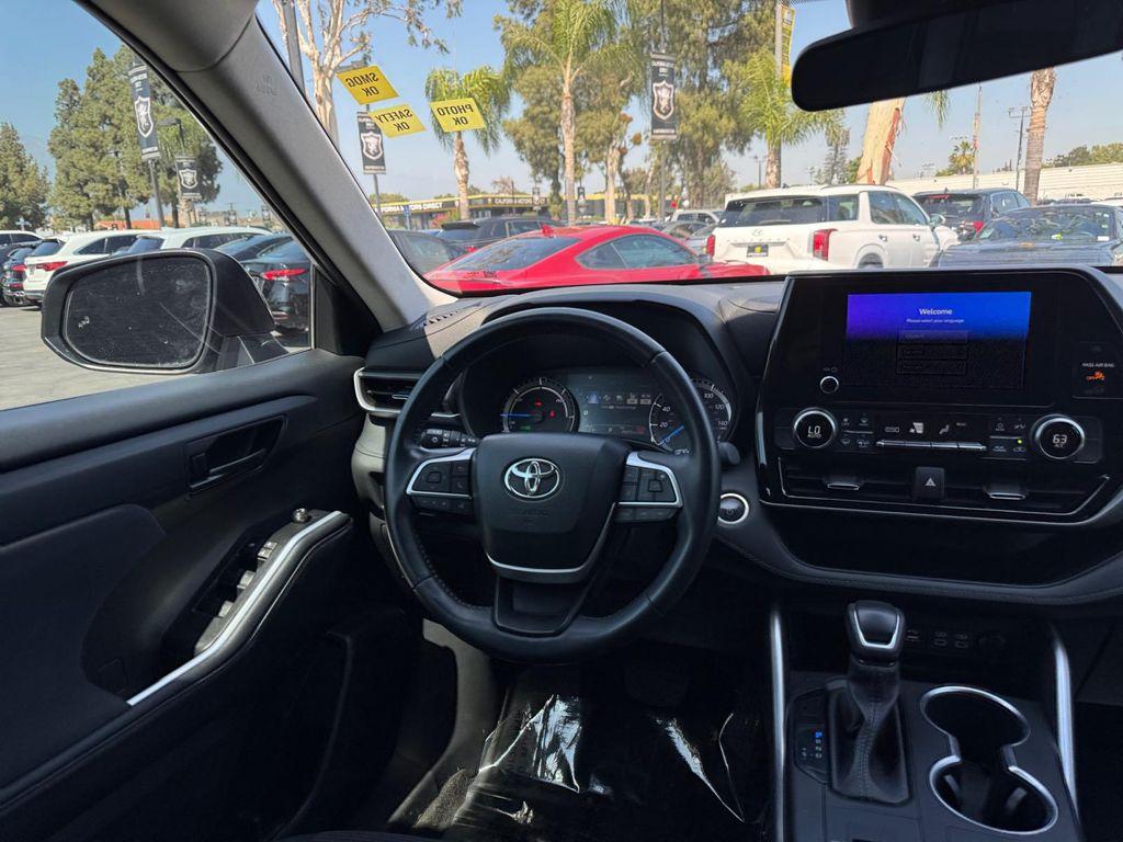 used 2024 Toyota Highlander Hybrid car, priced at $41,399