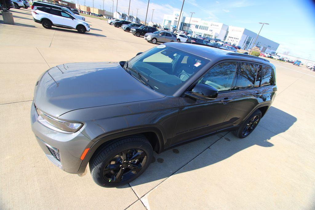 new 2026 Jeep Grand Cherokee car, priced at $47,495