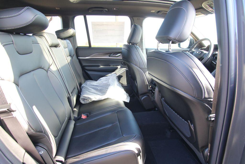 new 2026 Jeep Grand Cherokee car, priced at $47,495