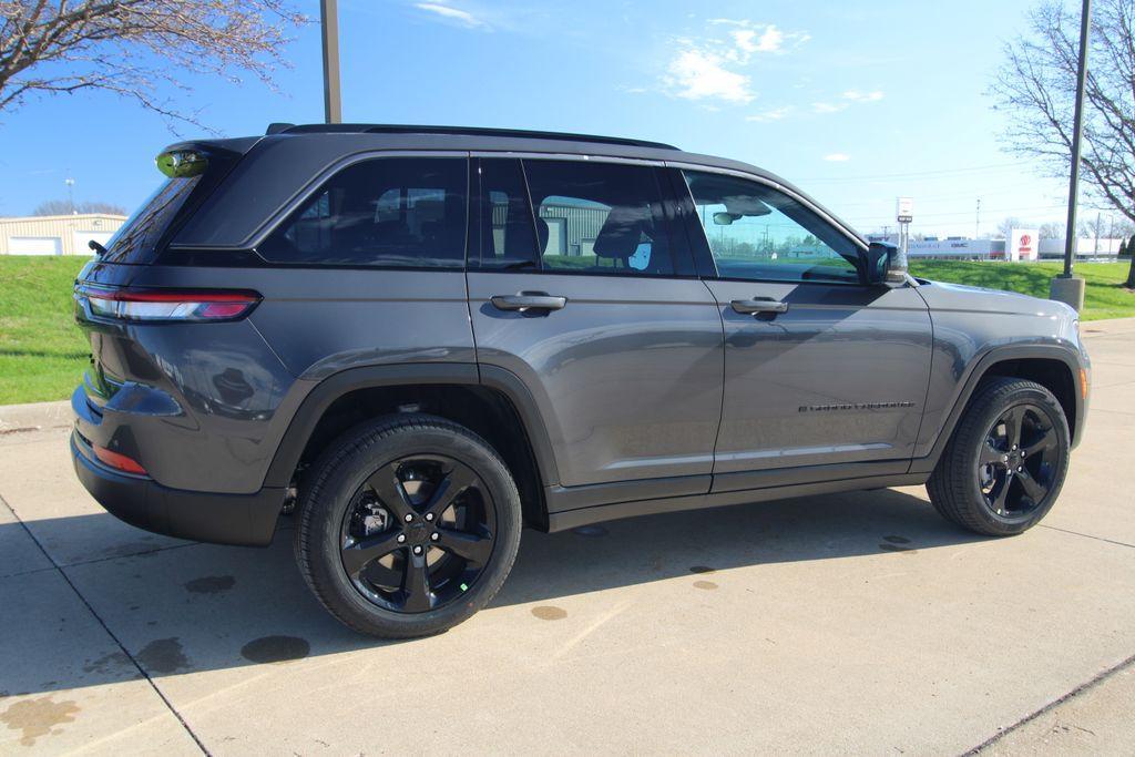 new 2026 Jeep Grand Cherokee car, priced at $47,495