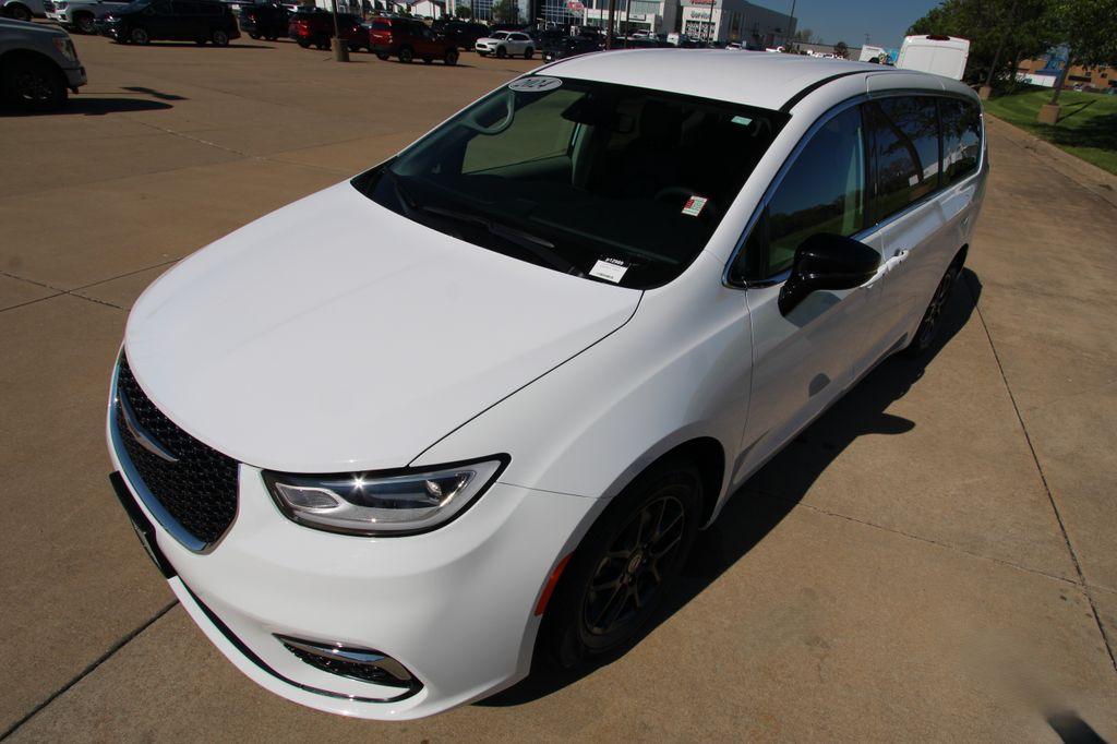 used 2024 Chrysler Pacifica car, priced at $27,333