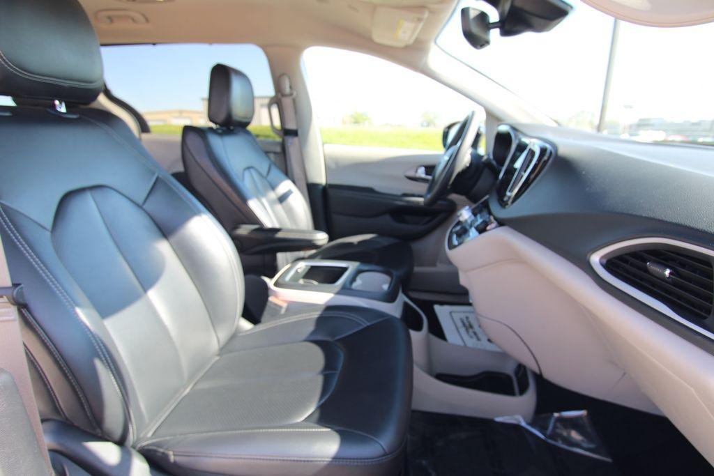 used 2024 Chrysler Pacifica car, priced at $27,333