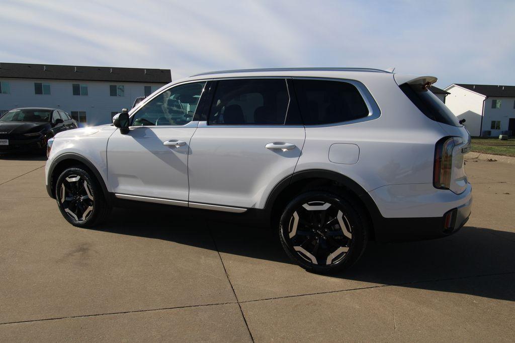 used 2024 Kia Telluride car, priced at $38,800