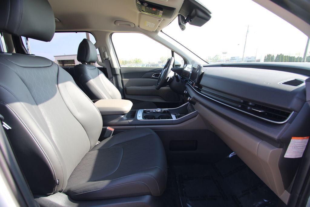new 2026 Kia Carnival Hybrid car, priced at $46,345