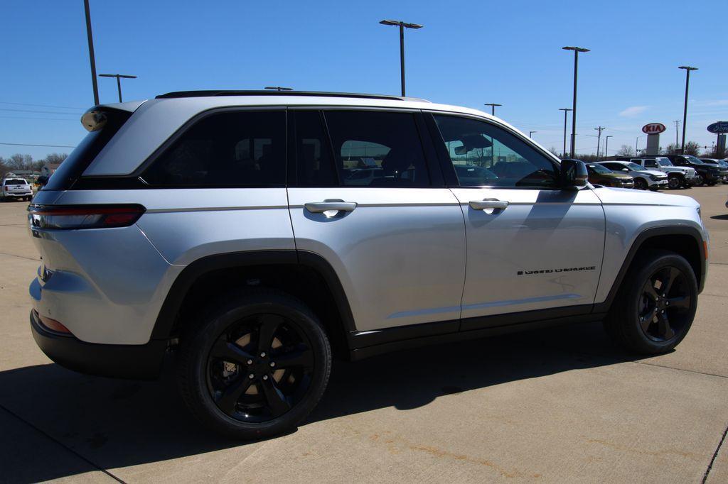 new 2026 Jeep Grand Cherokee car, priced at $47,675