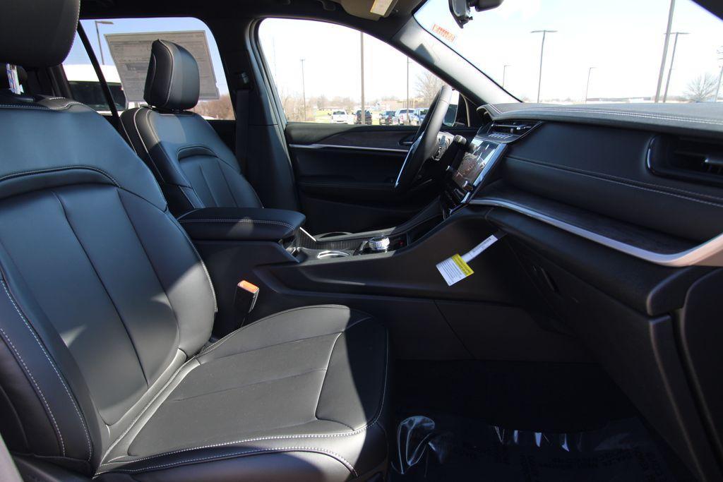 new 2026 Jeep Grand Cherokee car, priced at $47,675