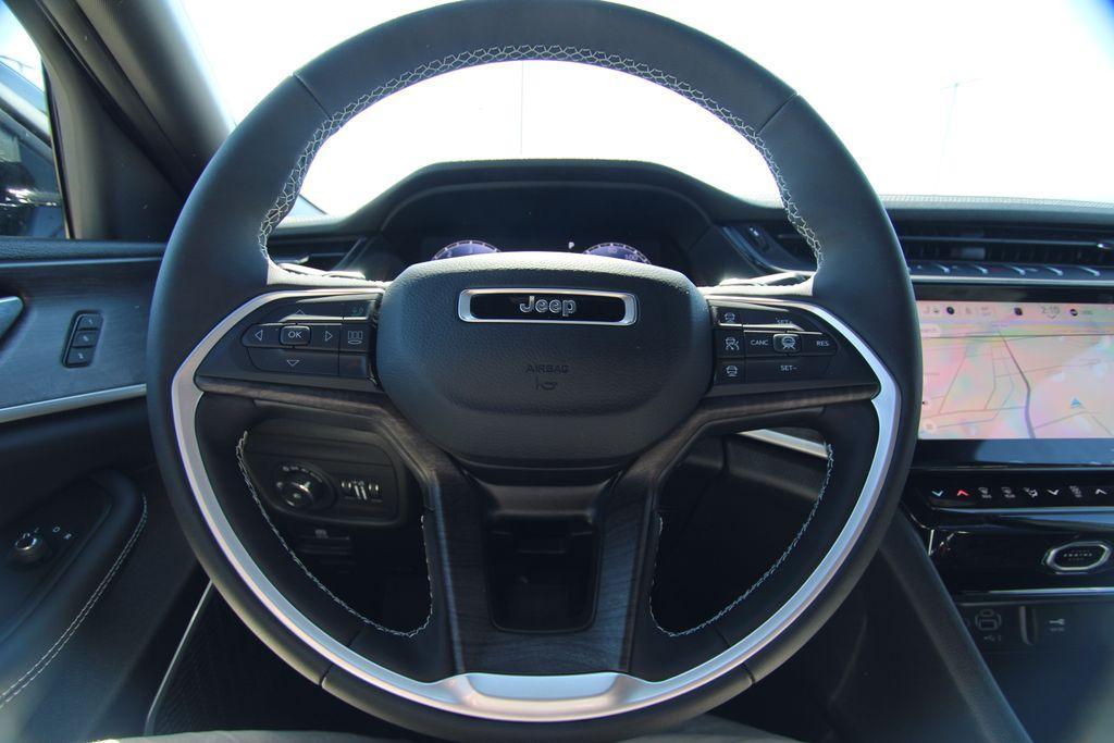 new 2026 Jeep Grand Cherokee car, priced at $47,675