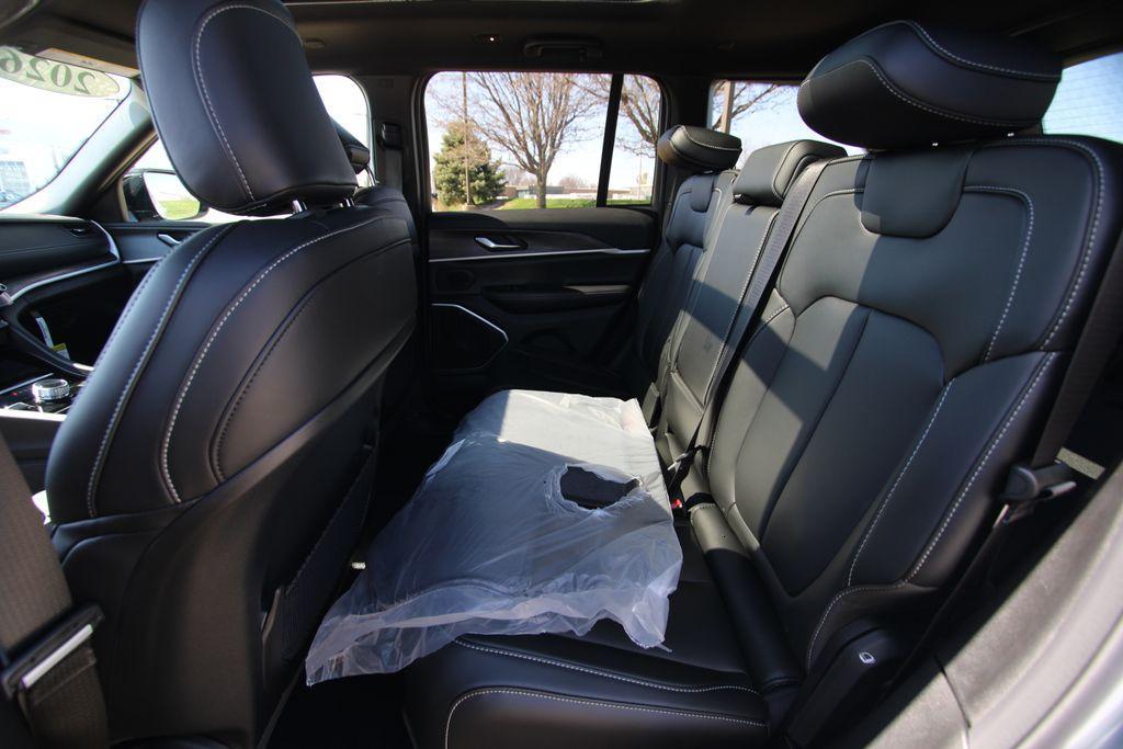 new 2026 Jeep Grand Cherokee car, priced at $47,675