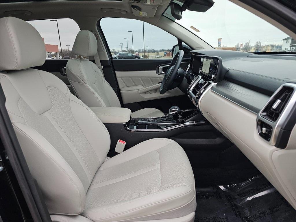 used 2023 Kia Sorento car, priced at $32,758