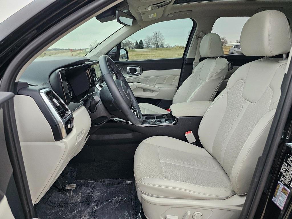 used 2023 Kia Sorento car, priced at $32,758