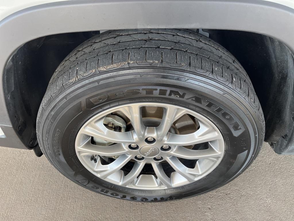 used 2022 Jeep Cherokee car, priced at $23,200