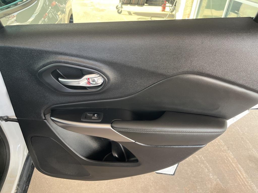 used 2022 Jeep Cherokee car, priced at $23,200