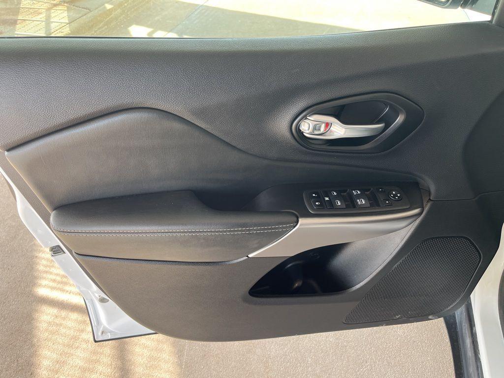 used 2022 Jeep Cherokee car, priced at $22,333