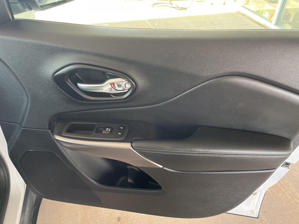 used 2022 Jeep Cherokee car, priced at $22,333